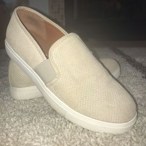 STEVE MADDEN SLIP ON SHOES